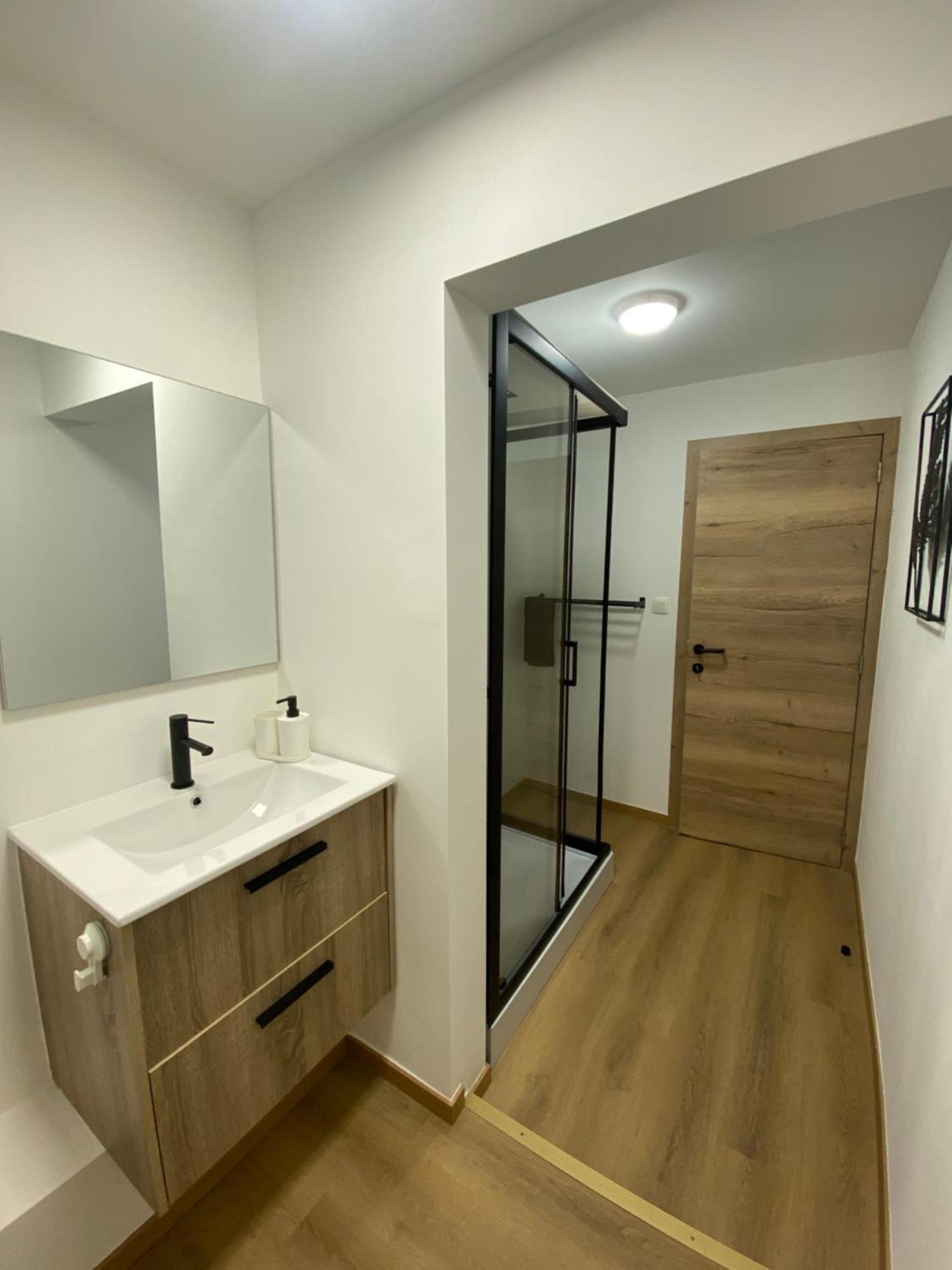 1-d011 Superbe Spacieux Tres Calme Apartment Charleroi